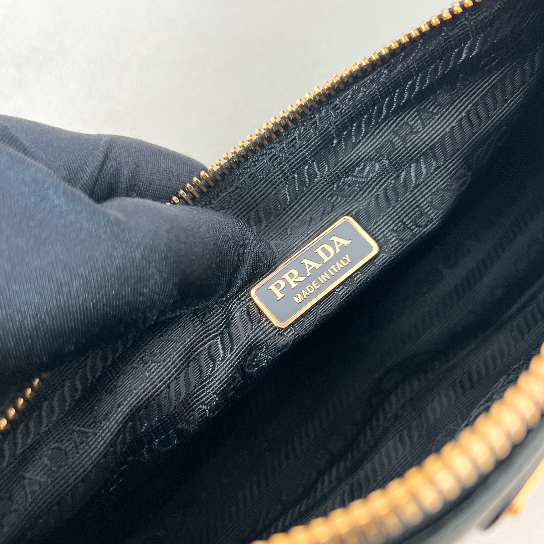 Bagsaaa Pra*a Re-Edition 2002 small leather shoulder bag black - 23.5*10*5 cm