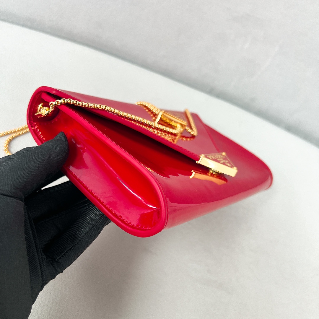 Bagsaaa Pra*a Patent leather mini-bag red - 20*11.5cm