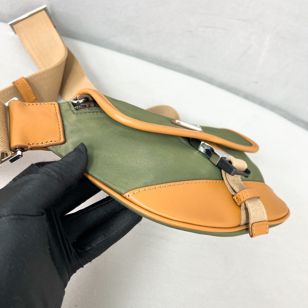Bagsaaa Pra*a Re-Nylon and leather shoulder bag green - 18*15*5cm