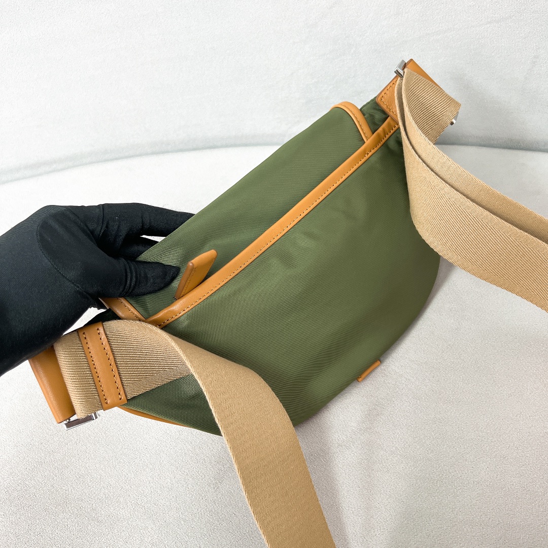Bagsaaa Pra*a Re-Nylon and leather shoulder bag green - 18*15*5cm