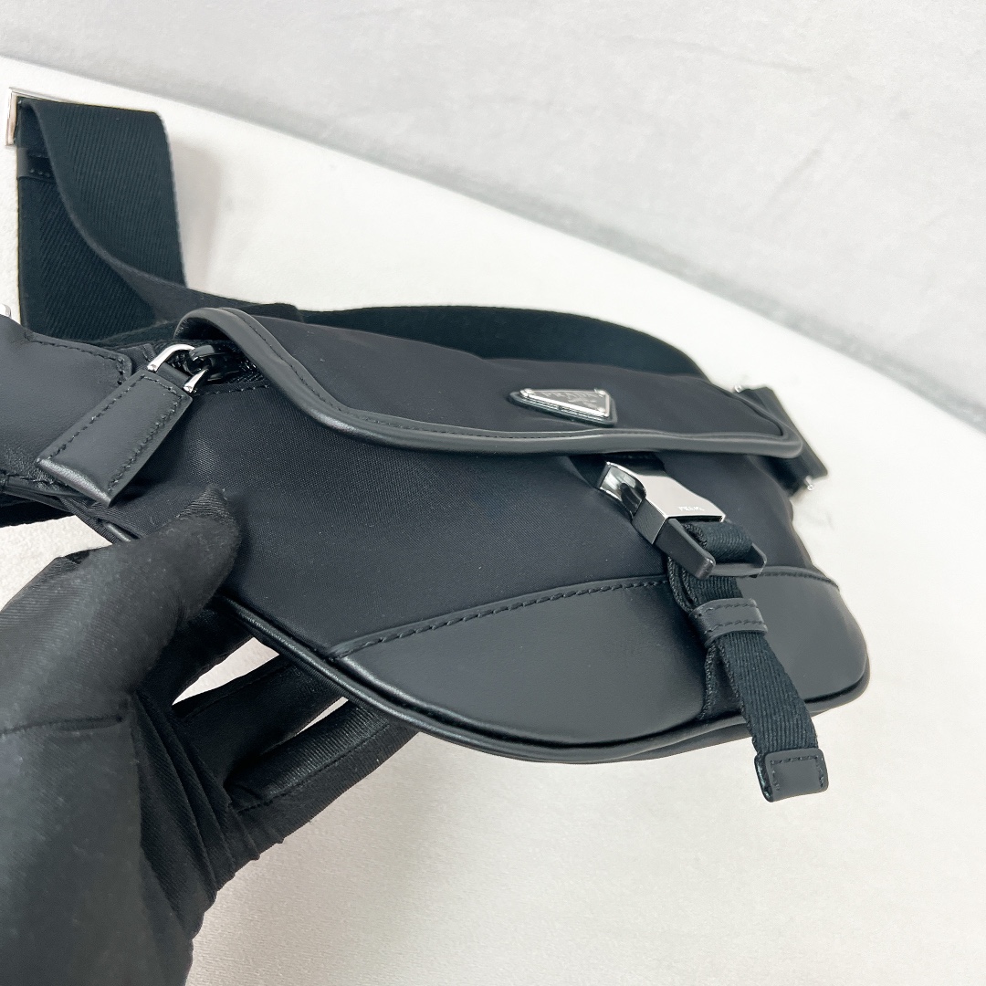 Bagsaaa Pra*a Re-Nylon and leather shoulder bag black - 18*15*5cm