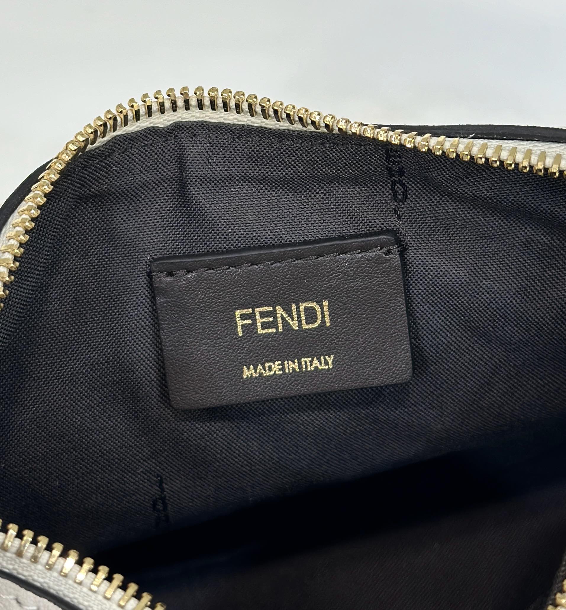 Bagsaaa F**digraphy Mini white leather mini bag - 20x7.5x13cm