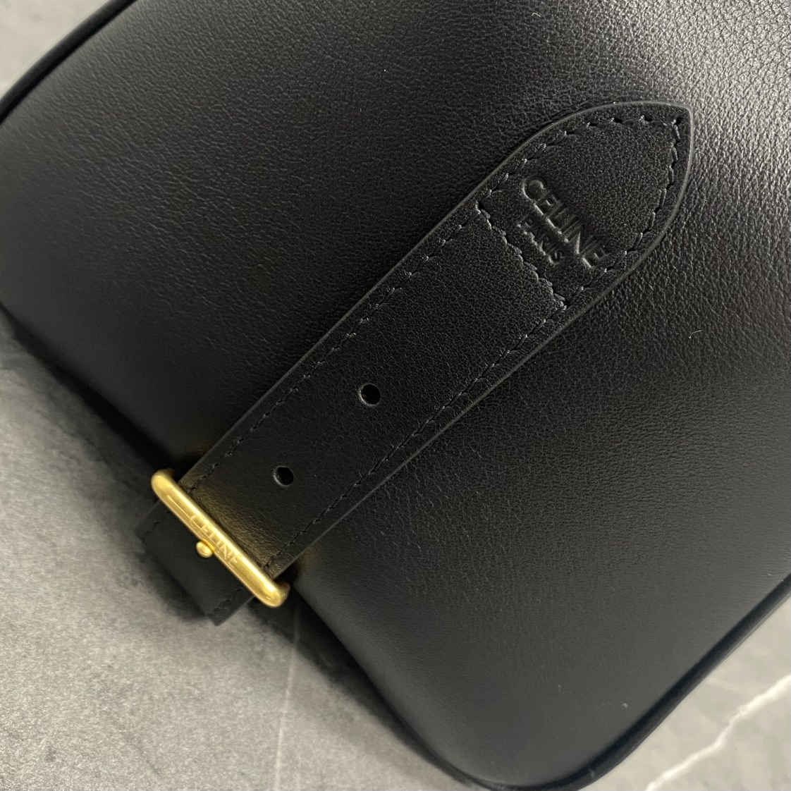 Bagsaaa Ce1i*e Medium Appoline Bag In S*pple Calfskin Black - 37.5 x 22 x 16 CM