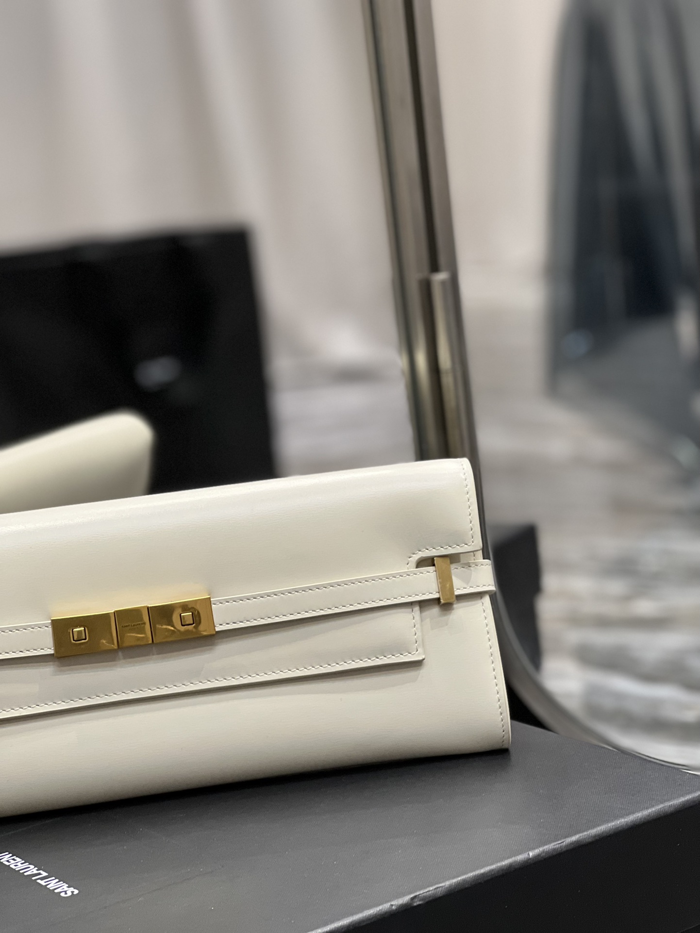 Bagsaaa Y51 Manhattan Clutch White color - 31x14x3cm
