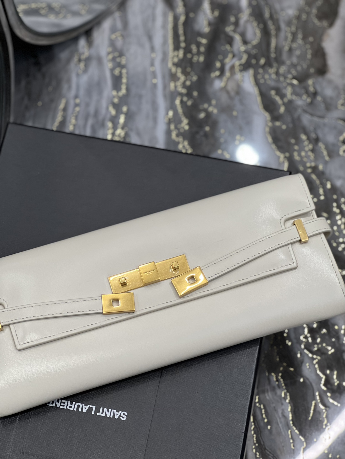 Bagsaaa Y51 Manhattan Clutch White color - 31x14x3cm