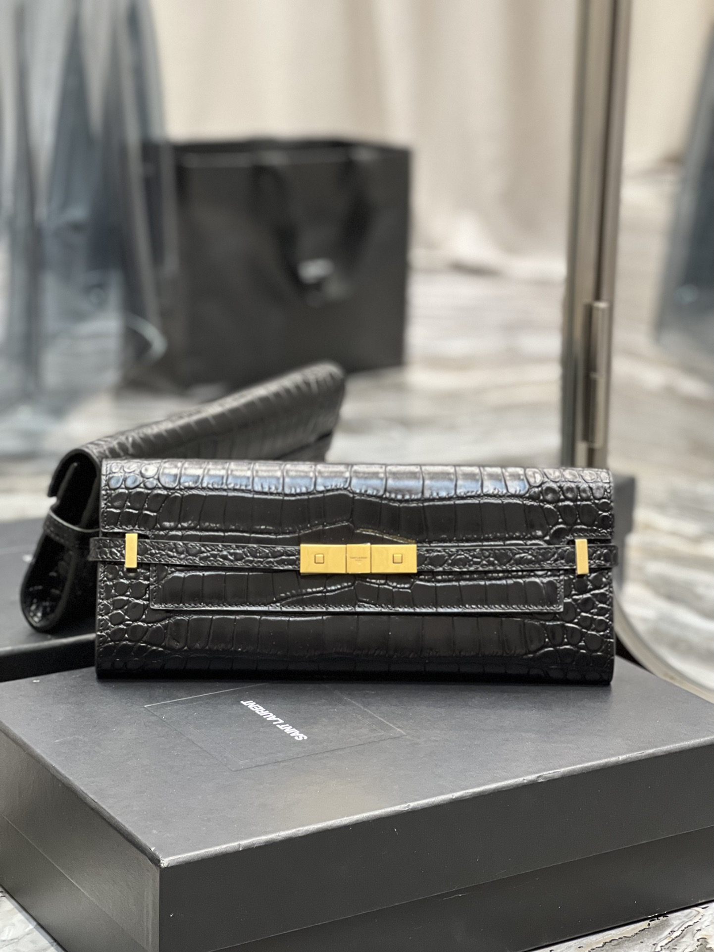 Bagsaaa Y51 Manhattan Clutch In Crocodile-Embossed Leather black - 31 X 14 X 3 CM