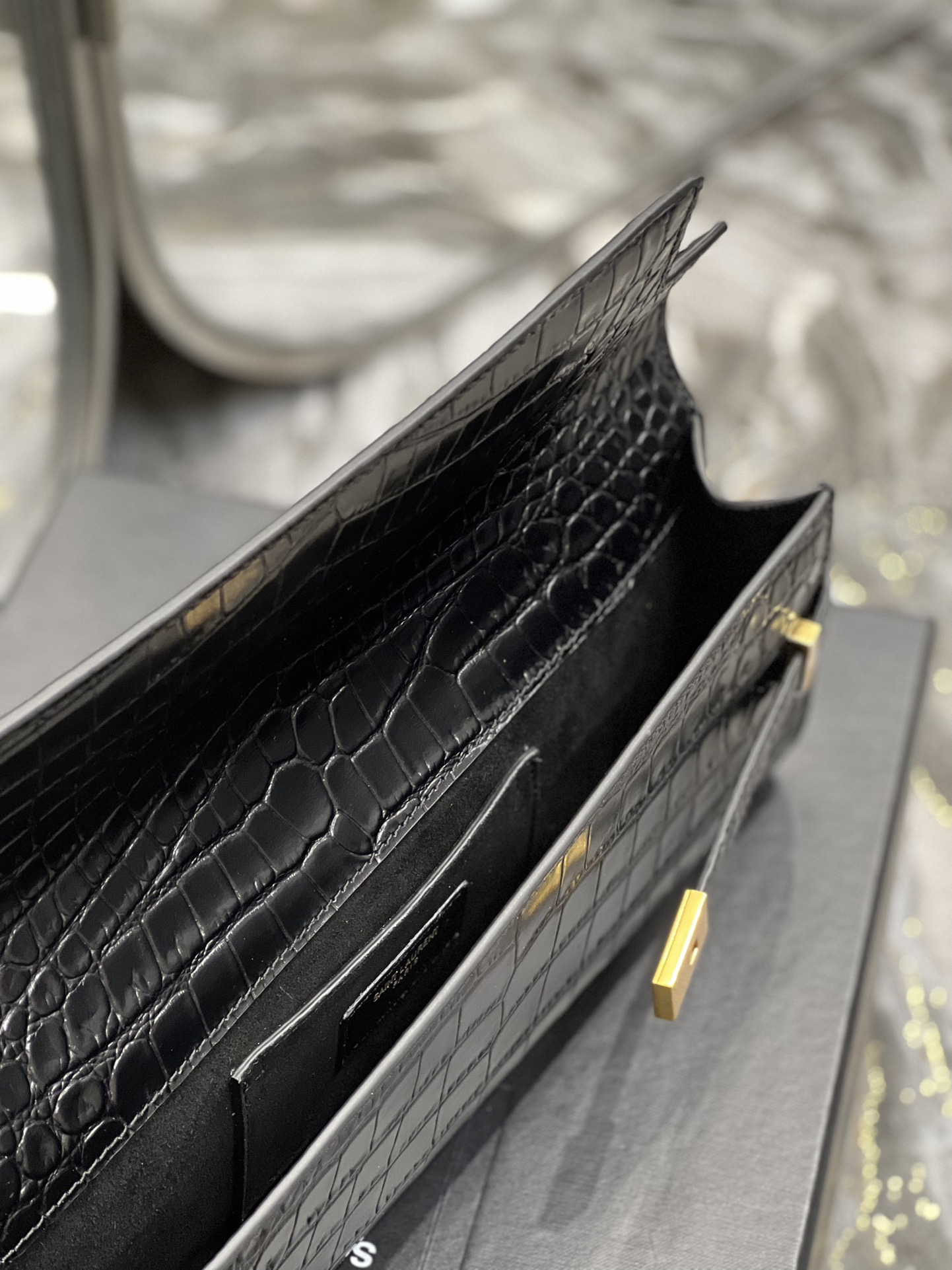 Bagsaaa Y51 Manhattan Clutch In Crocodile-Embossed Leather black - 31 X 14 X 3 CM