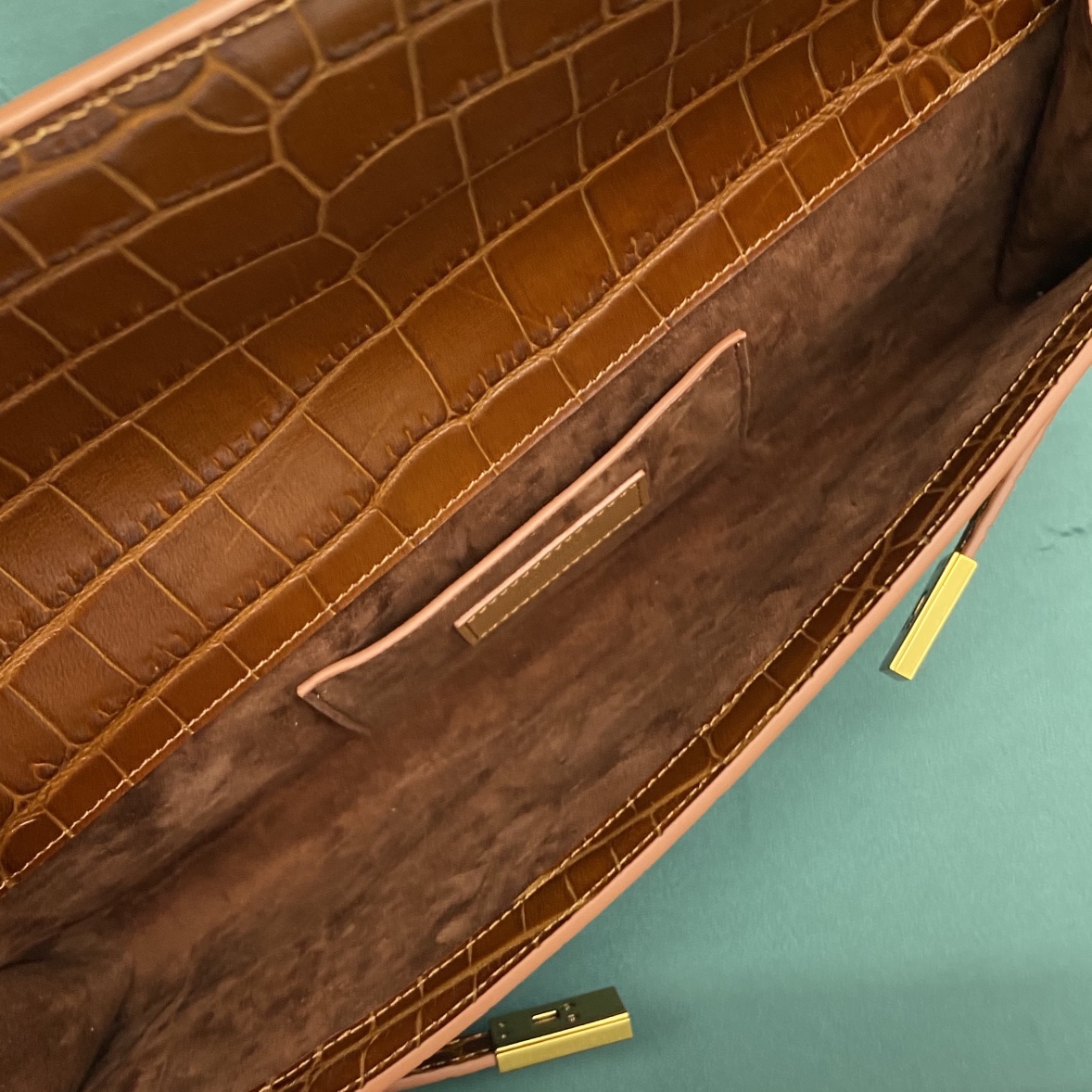 Bagsaaa Y51 Manhattan Clutch In Crocodile-Embossed Leather brown - 31 X 14 X 3 CM