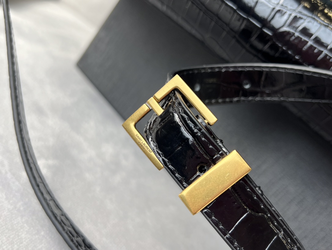 Bagsaaa Y51 Manhattan In Shiny Crocodile-Embossed Leather Black - 29 x 20 x 7,5 CM