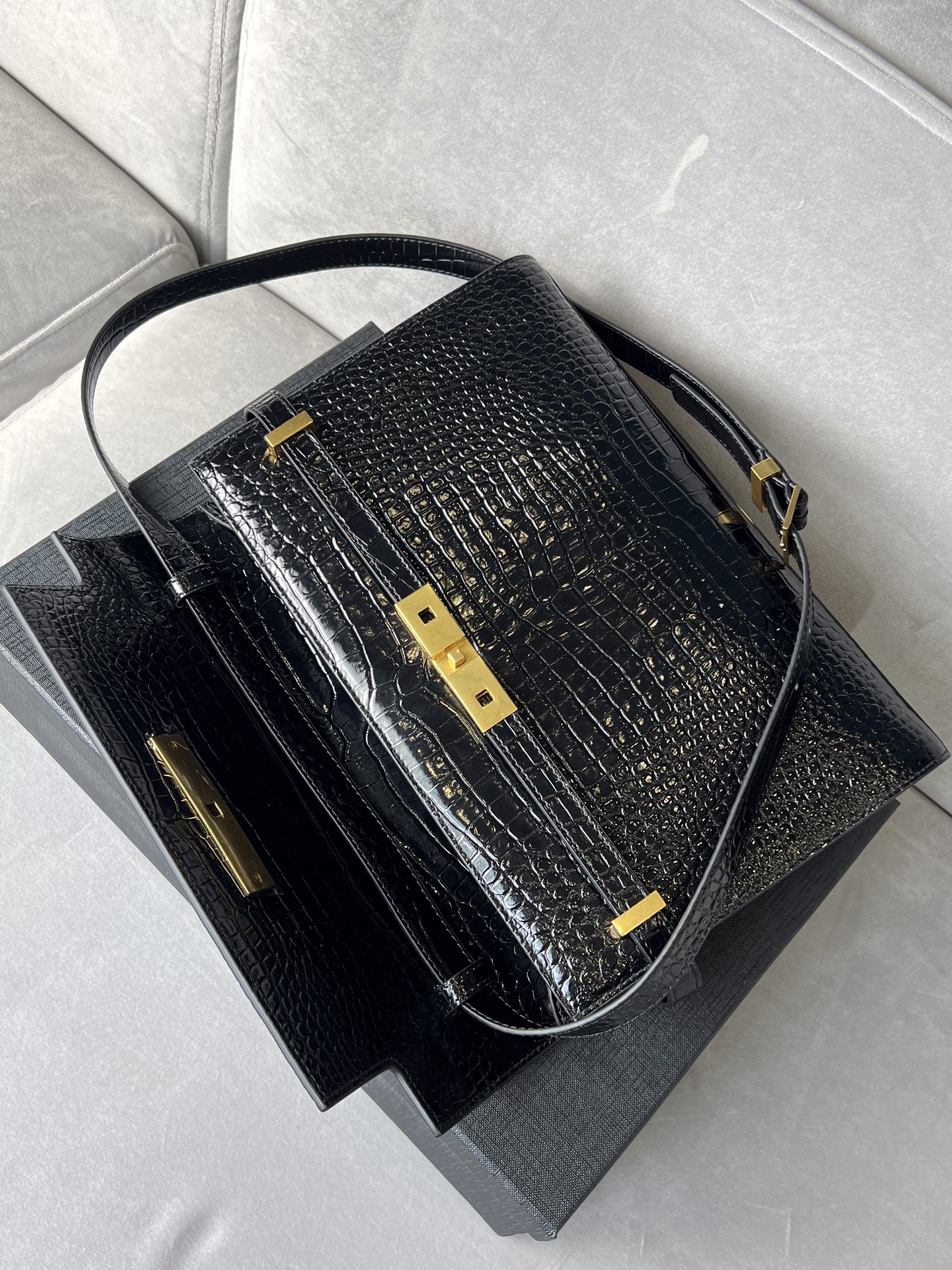 Bagsaaa Y51 Manhattan In Shiny Crocodile-Embossed Leather Black - 29 x 20 x 7,5 CM