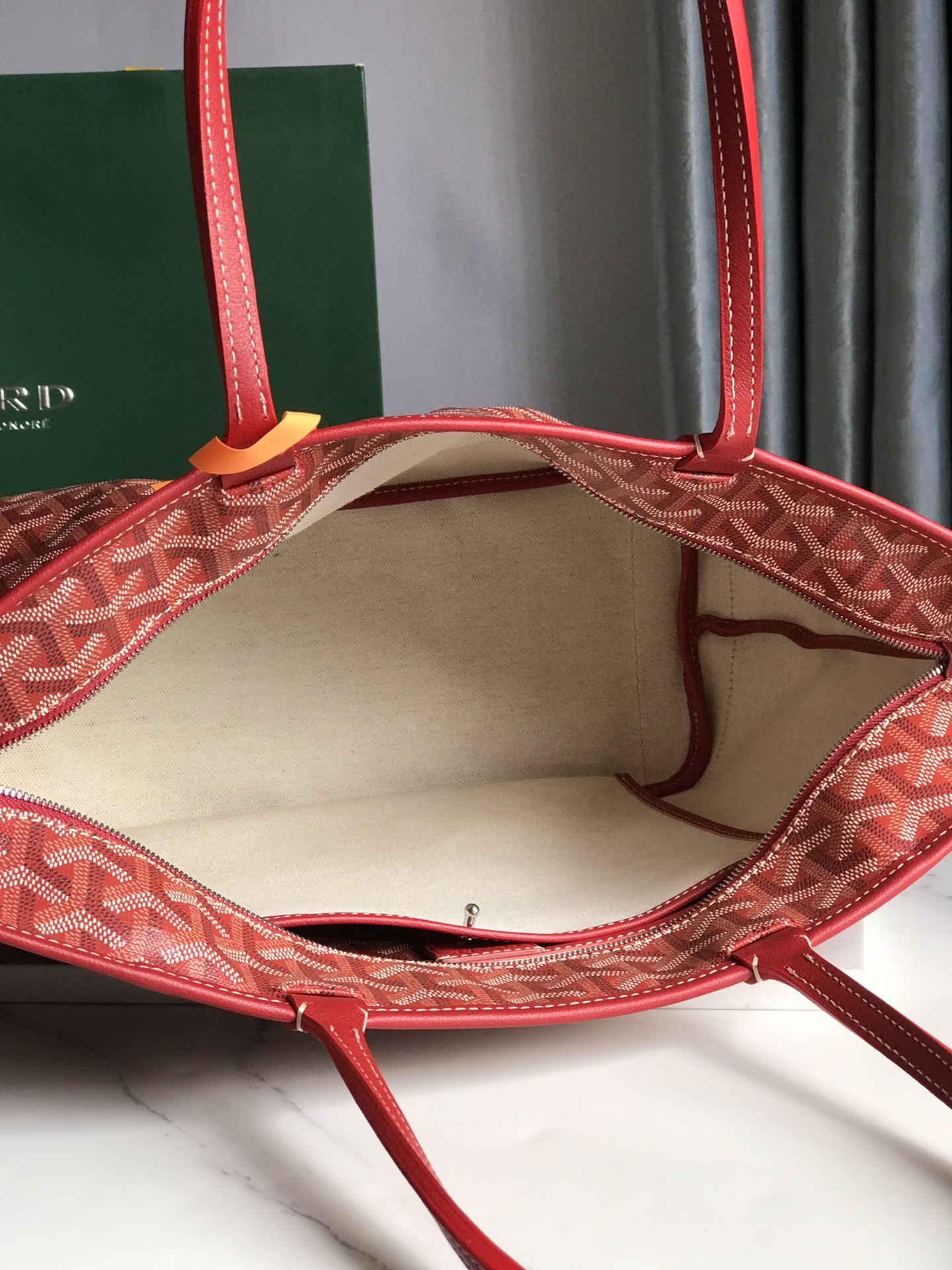 Bagsaaa G09ard Artois PM Bag Red - 25 x 14 x 30 cm