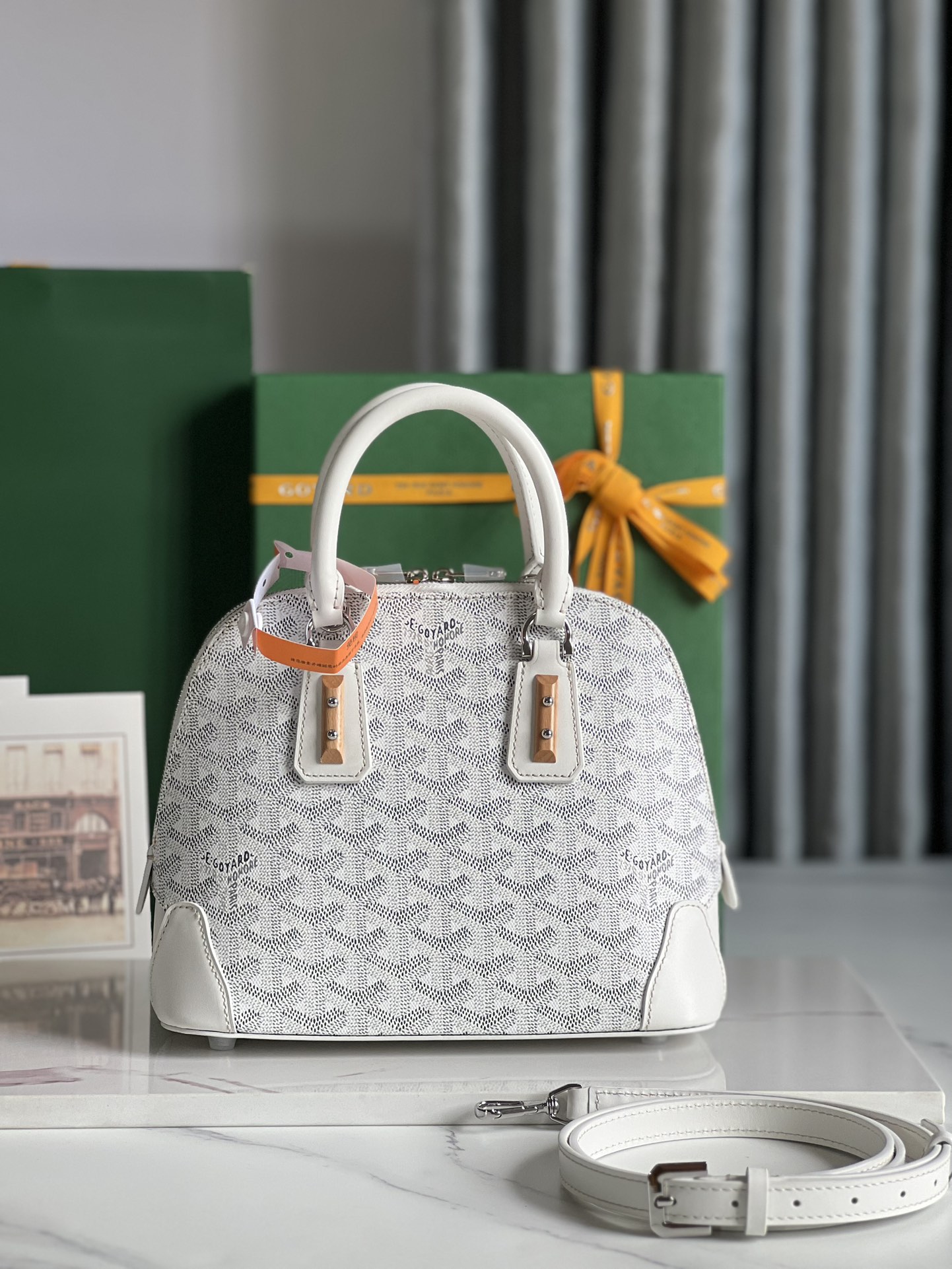 Bagsaaa G09ard Vendôme Mini Bag White - 23 x 10.5 x 18.5 cm