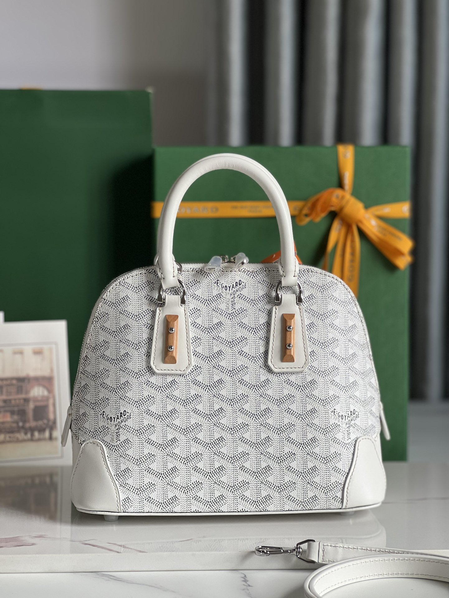 Bagsaaa G09ard Vendôme Mini Bag White - 23 x 10.5 x 18.5 cm