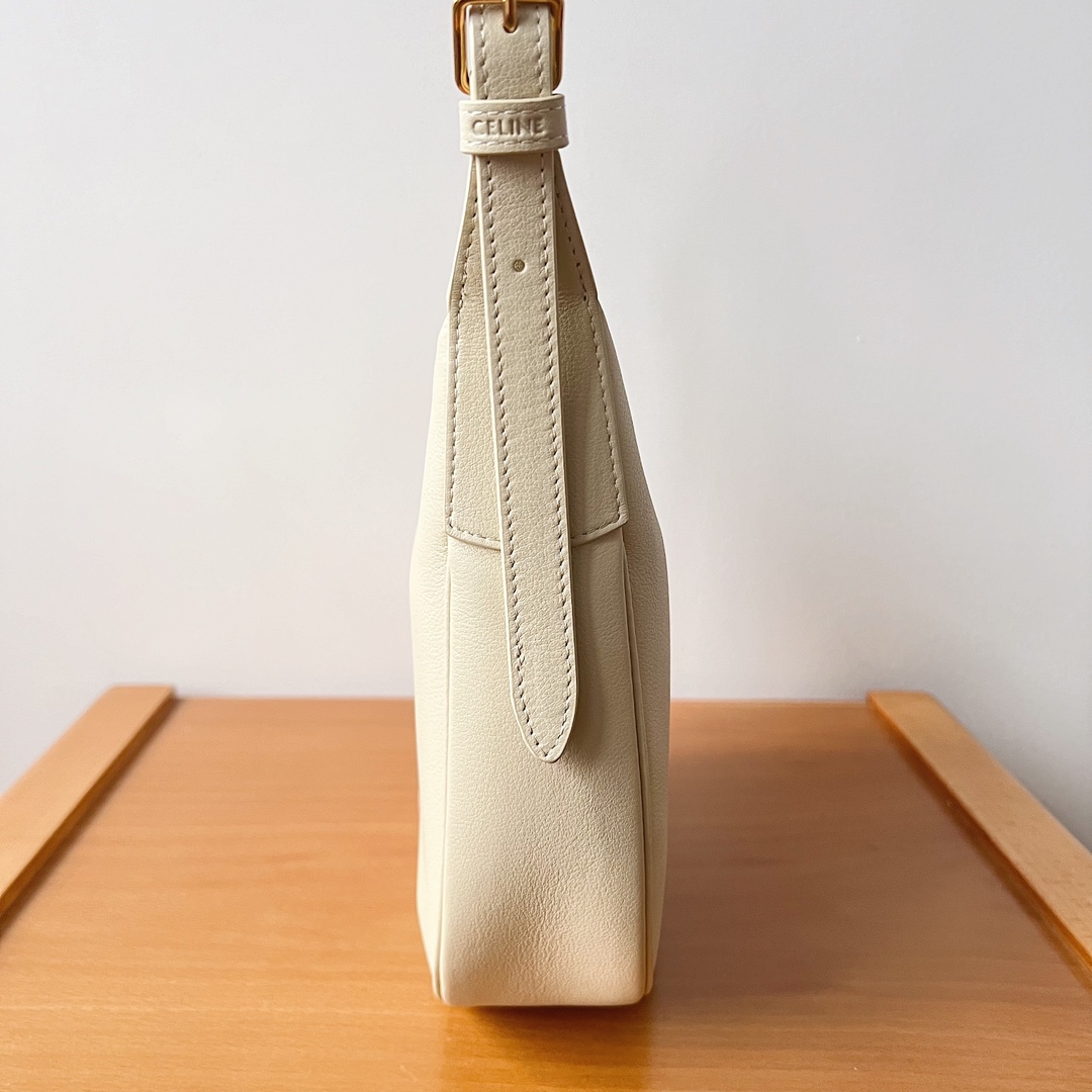Bagsaaa Ce1i*e Small Heloïse Bag Cuir Triomphe In S*pple Calfskin White - 19 x 22 x 5 CM