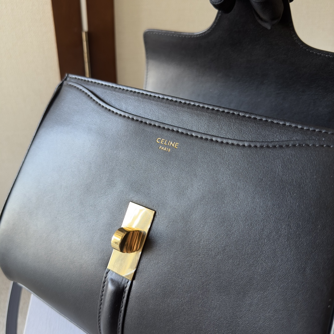 Bagsaaa Ce1i*e Small 16 Bag in Natural Calfskin Black - 23 x 18 x 10 CM