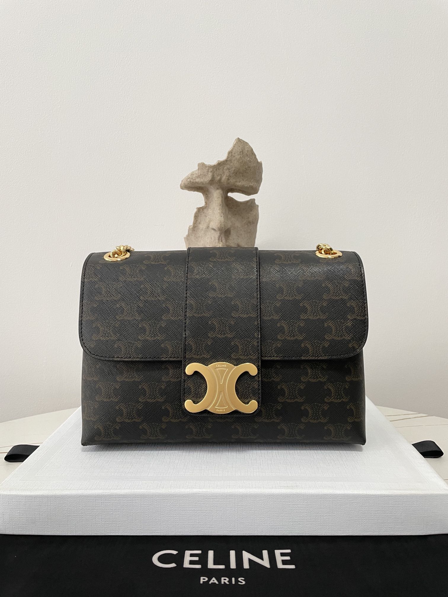 Bagsaaa Medium Ce1i*e Victoire Bag in Triomphe Canvas - 25 x 15 x 8 CM