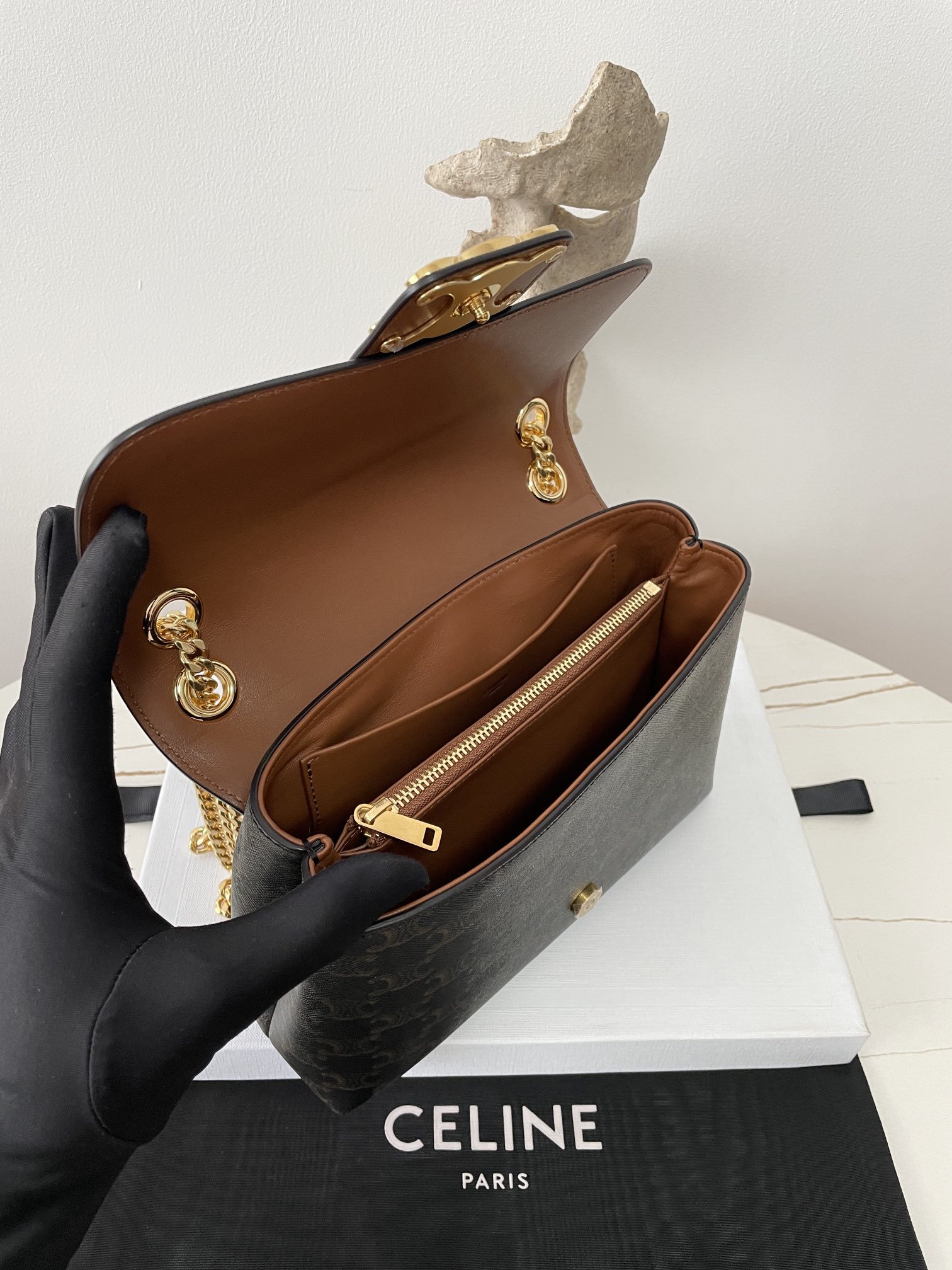 Bagsaaa Medium Ce1i*e Victoire Bag in Triomphe Canvas - 25 x 15 x 8 CM