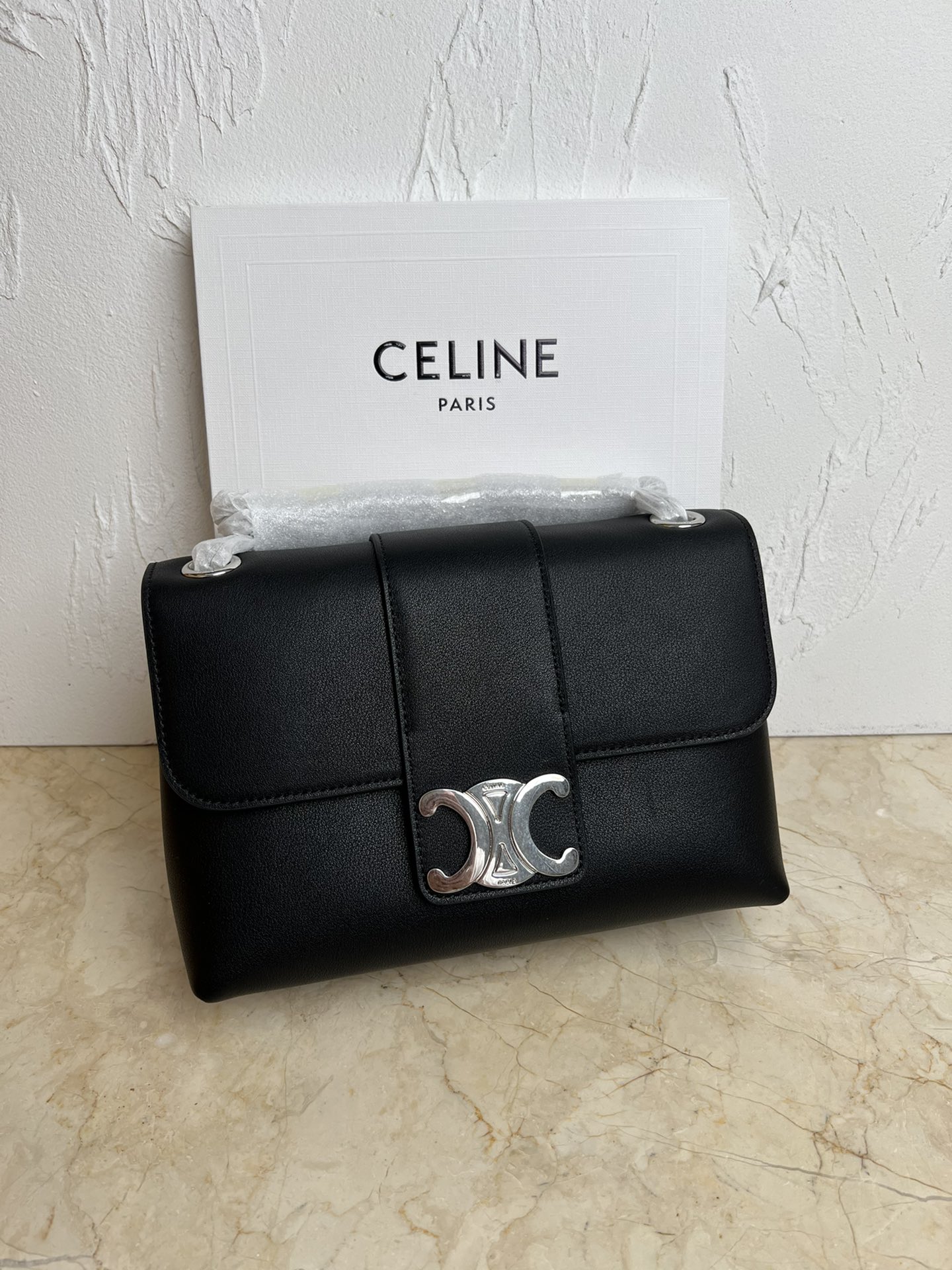 Bagsaaa Medium Ce1i*e Victoire Bag in S*pple Calfskin Black & Silver - 25 x 15 x 8 CM