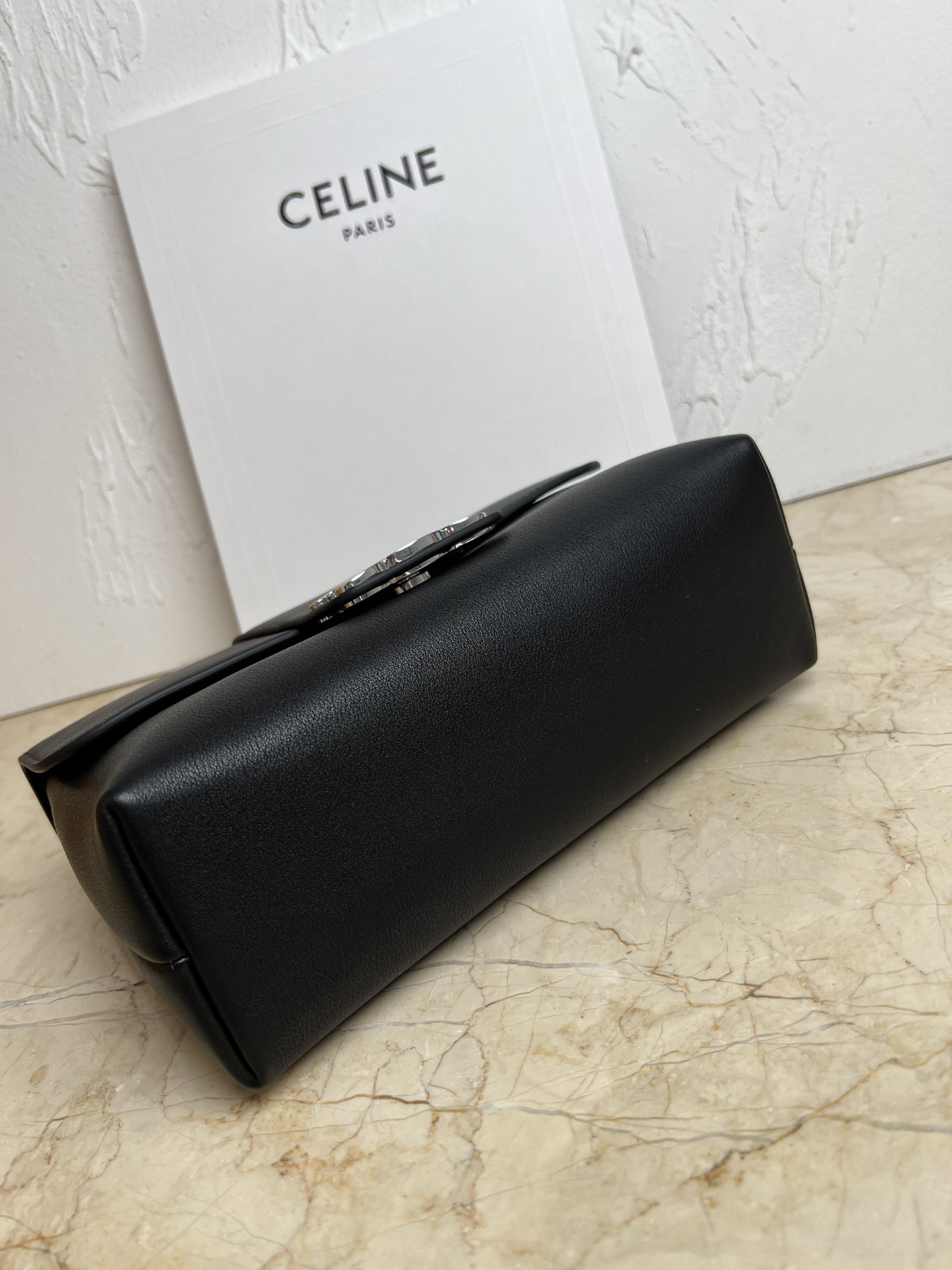 Bagsaaa Medium Ce1i*e Victoire Bag in S*pple Calfskin Black & Silver - 25 x 15 x 8 CM