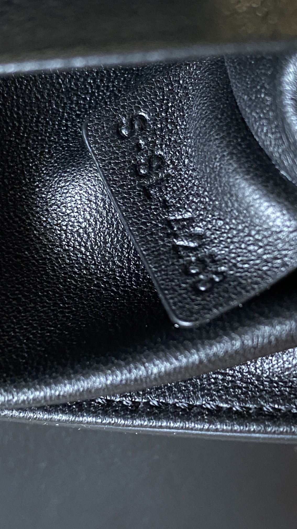 Bagsaaa Medium Ce1i*e Victoire Bag in S*pple Calfskin Black - 25 x 15 x 8 CM