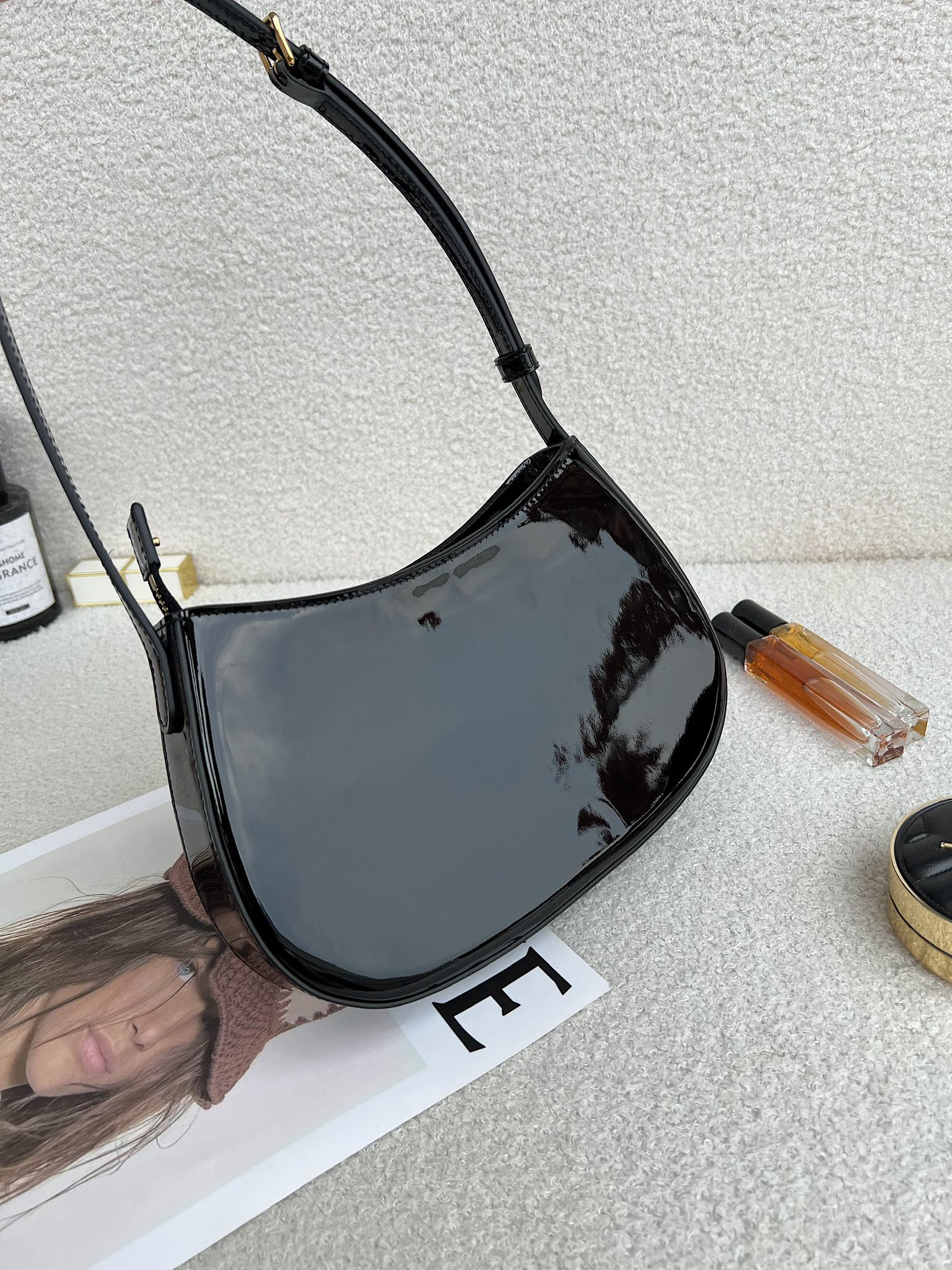 Bagsaaa Ce1i*e Medium Tilly Bag In Patent Calfskin Black - 22 x 13.5 x 4 CM