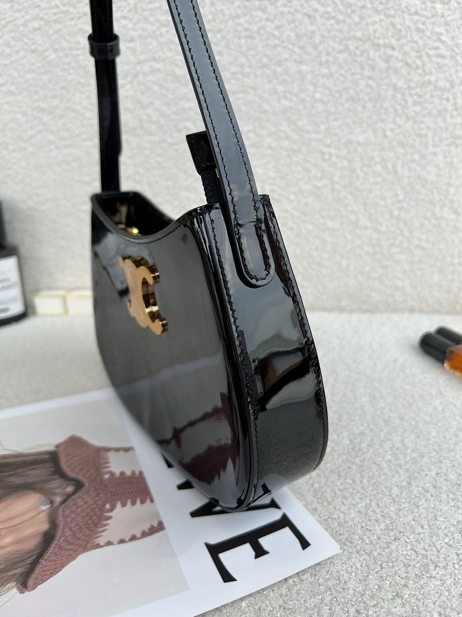 Bagsaaa Ce1i*e Medium Tilly Bag In Patent Calfskin Black - 22 x 13.5 x 4 CM