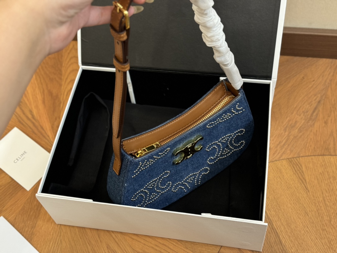 Bagsaaa Ce1i*e Medium Tilly Bag In Denim With Triomphe Studs - 22 X 13.5 X 4 CM