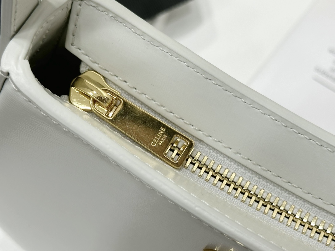 Bagsaaa Ce1i*e Medium Tilly Bag In Shiny Calfskin White & Gold - 22 X 13.5 X 4 CM