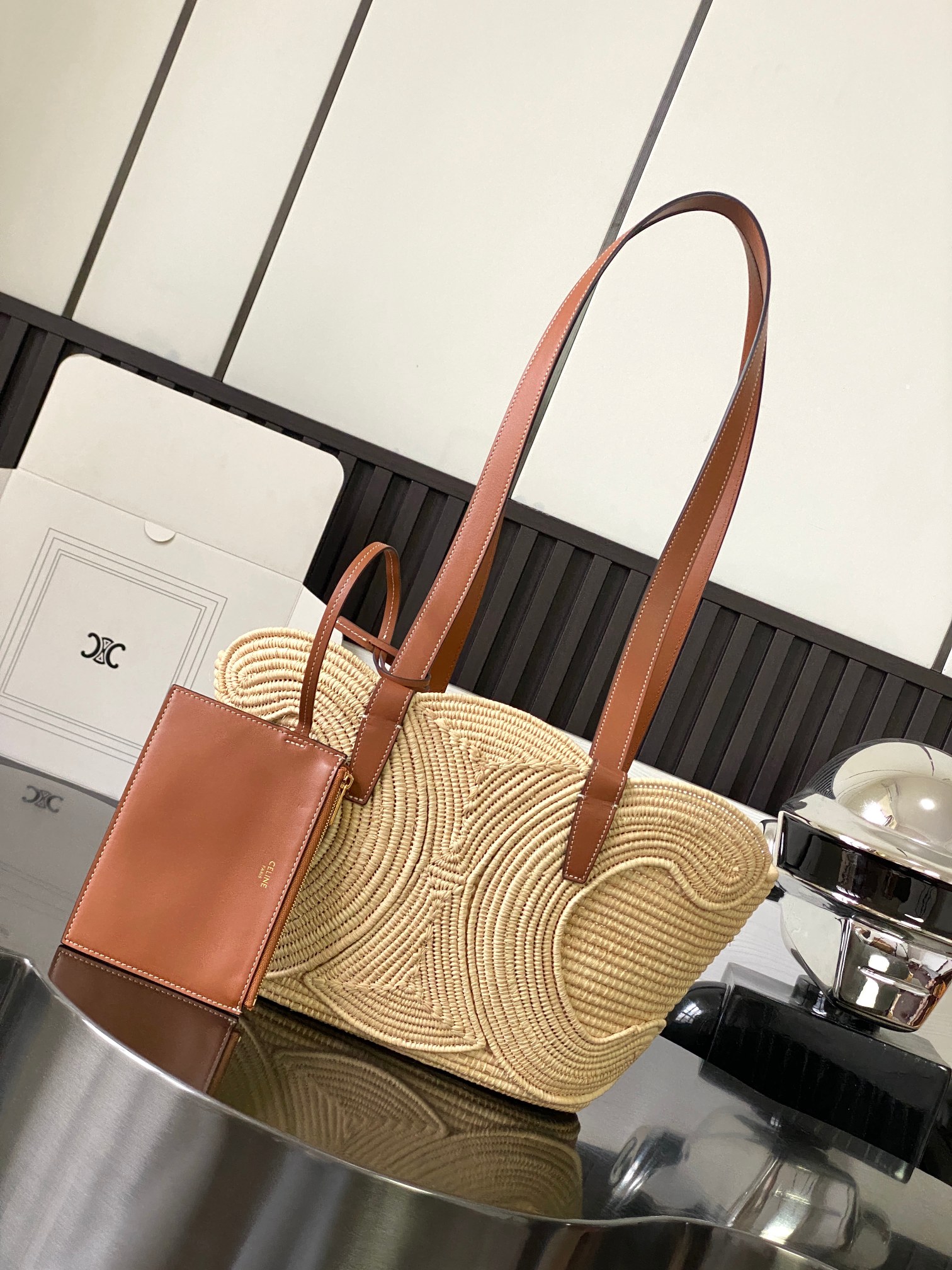 Bagsaaa Ce1i*e Classic Panier Small Braided Triomphe in Raffia & Calfskin - 42cm