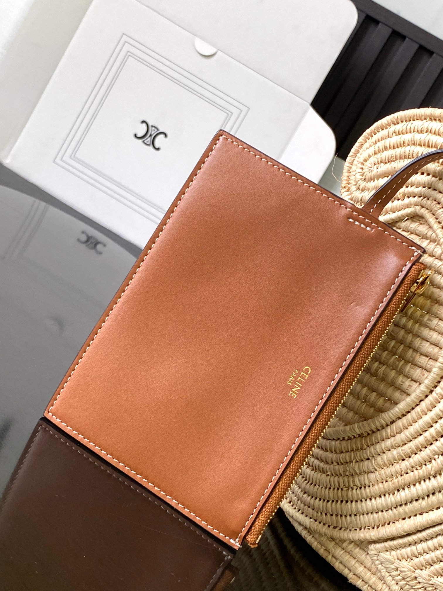 Bagsaaa Ce1i*e Classic Panier Small Braided Triomphe in Raffia & Calfskin - 42cm