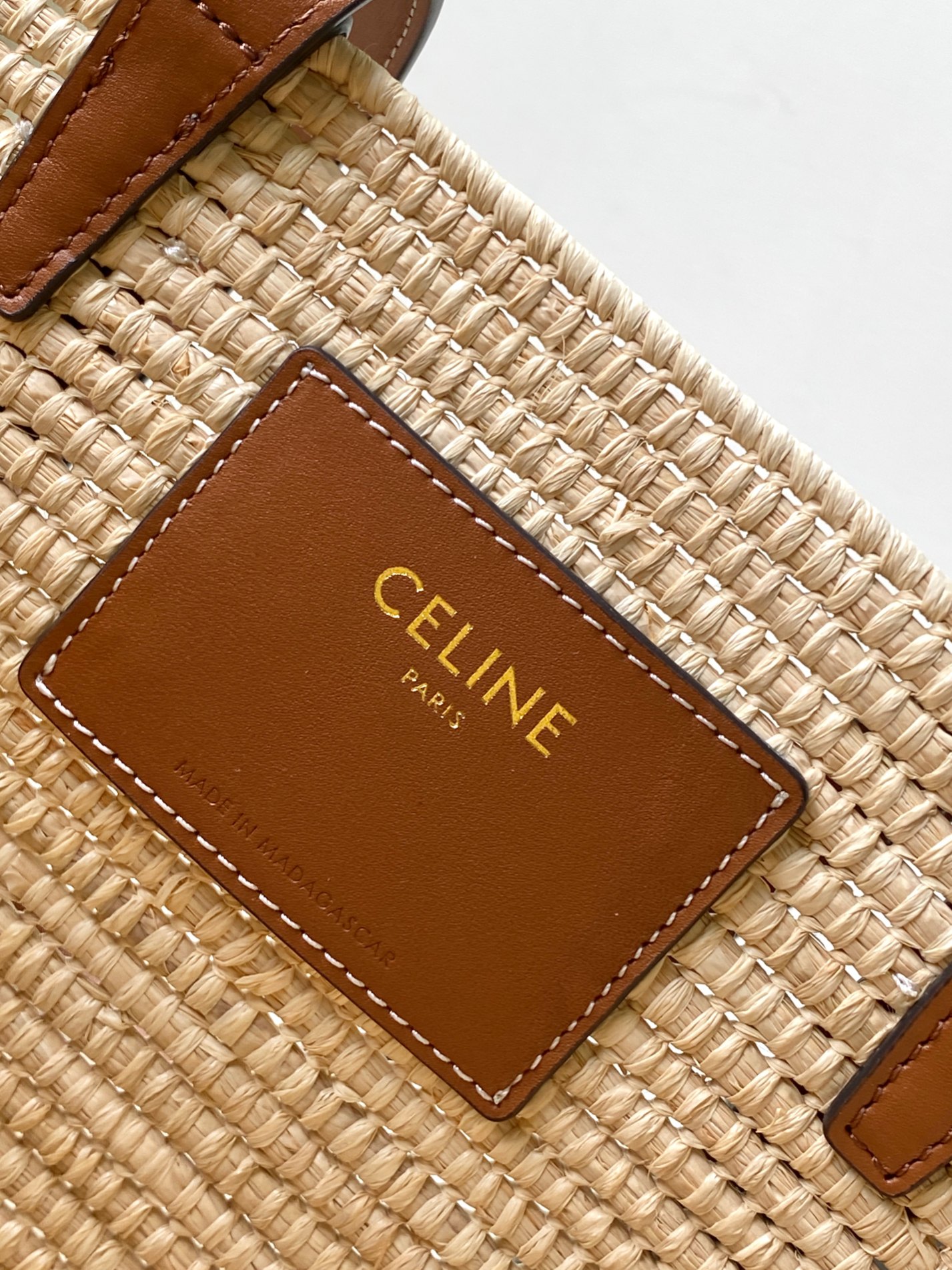 Bagsaaa Ce1i*e Classic Panier Small Braided Triomphe in Raffia & Calfskin - 42cm
