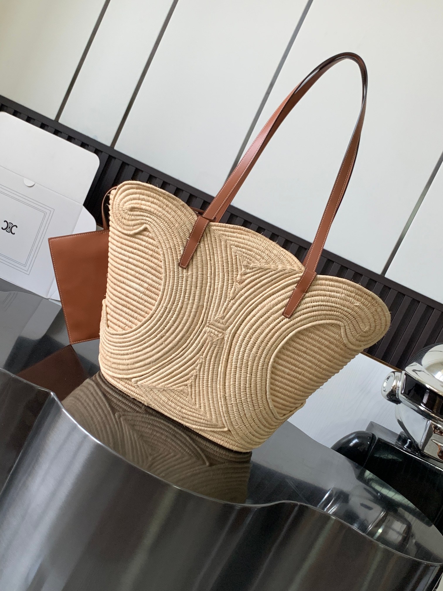 Bagsaaa Ce1i*e Classic Panier Medium Braided Triomphe in Raffia & Calfskin 116982 - 55cm