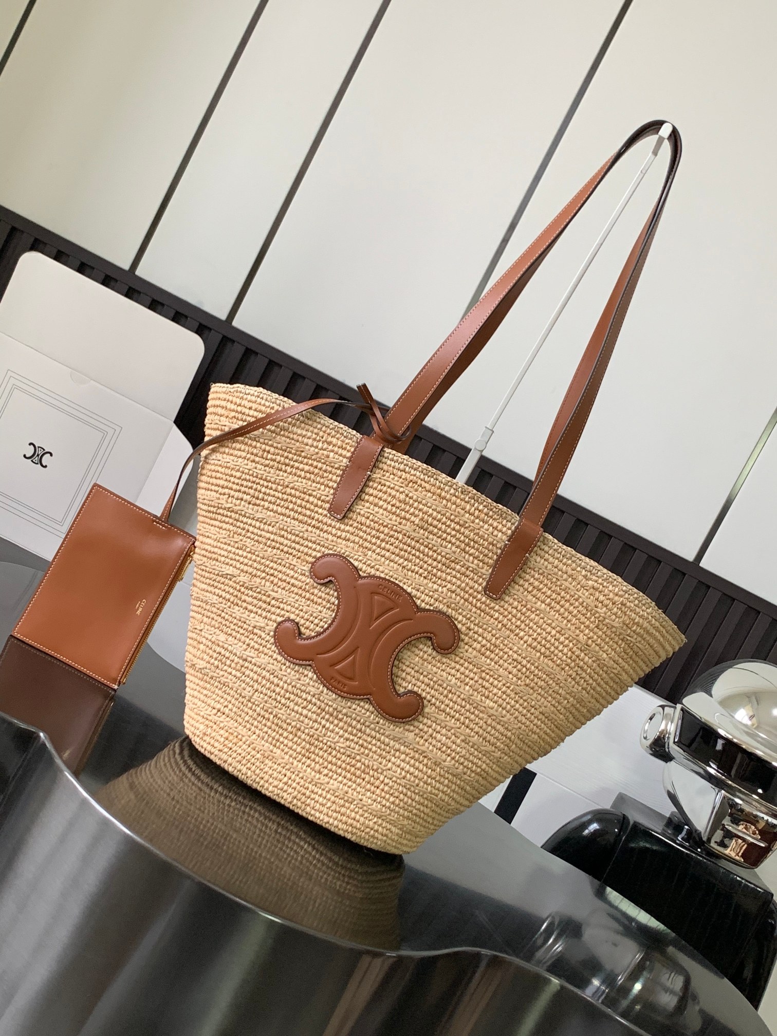 Bagsaaa Medium S*pple Ce1i*e Classic Panier in Raffia and calfskin Brown - 22 x 30 x 14 CM