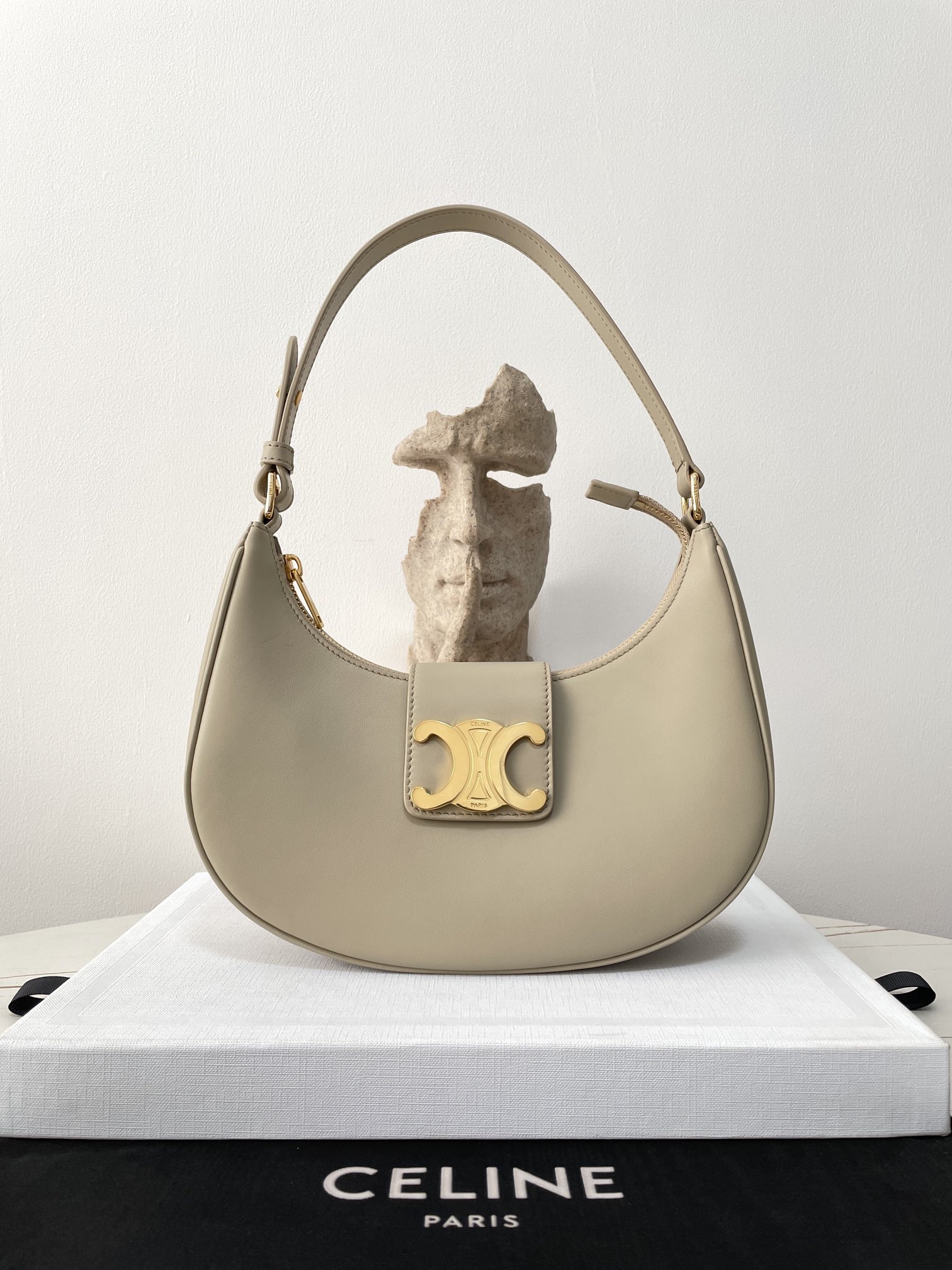Bagsaaa Ce1i*e Medium Ava Triomphe Bag In Smooth Calfskin Beige - 24.5 x 17 x 9 CM