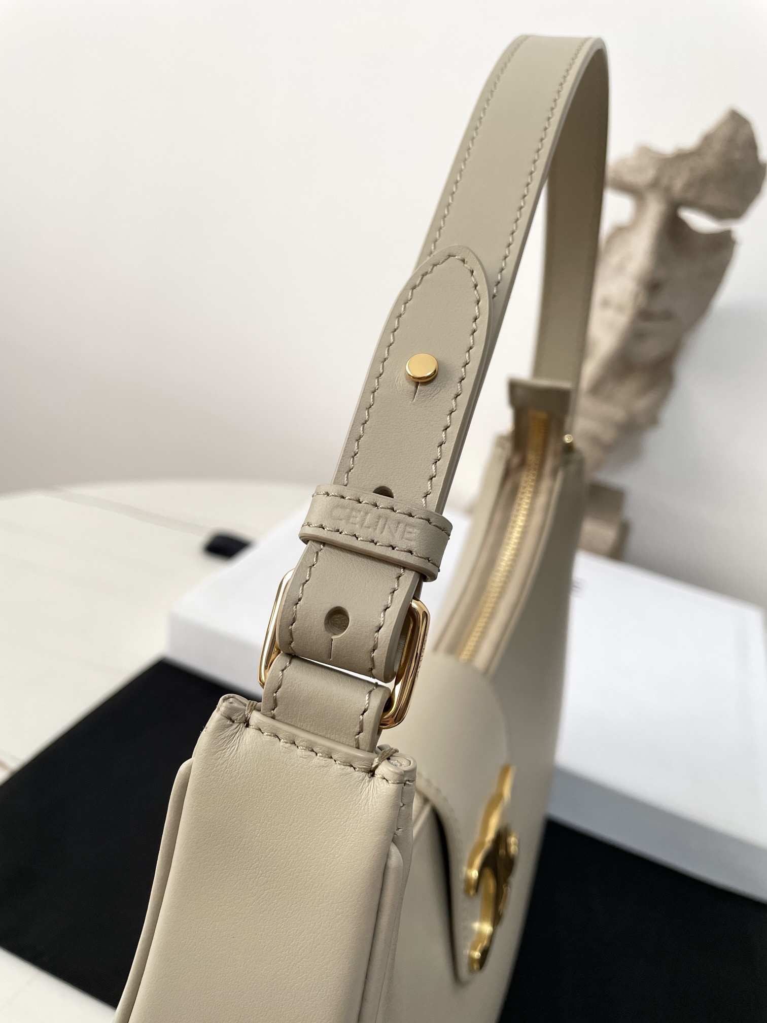 Bagsaaa Ce1i*e Medium Ava Triomphe Bag In Smooth Calfskin Beige - 24.5 x 17 x 9 CM