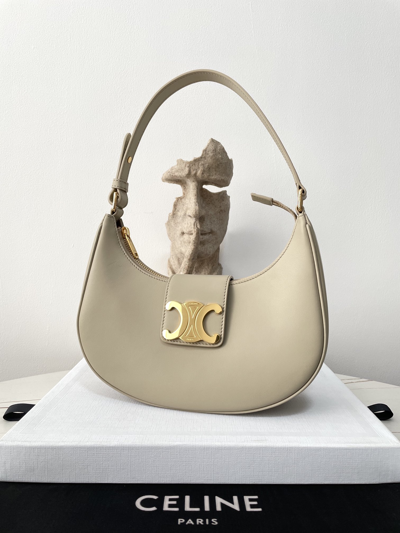 Bagsaaa Ce1i*e Medium Ava Triomphe Bag In Smooth Calfskin Beige - 24.5 x 17 x 9 CM