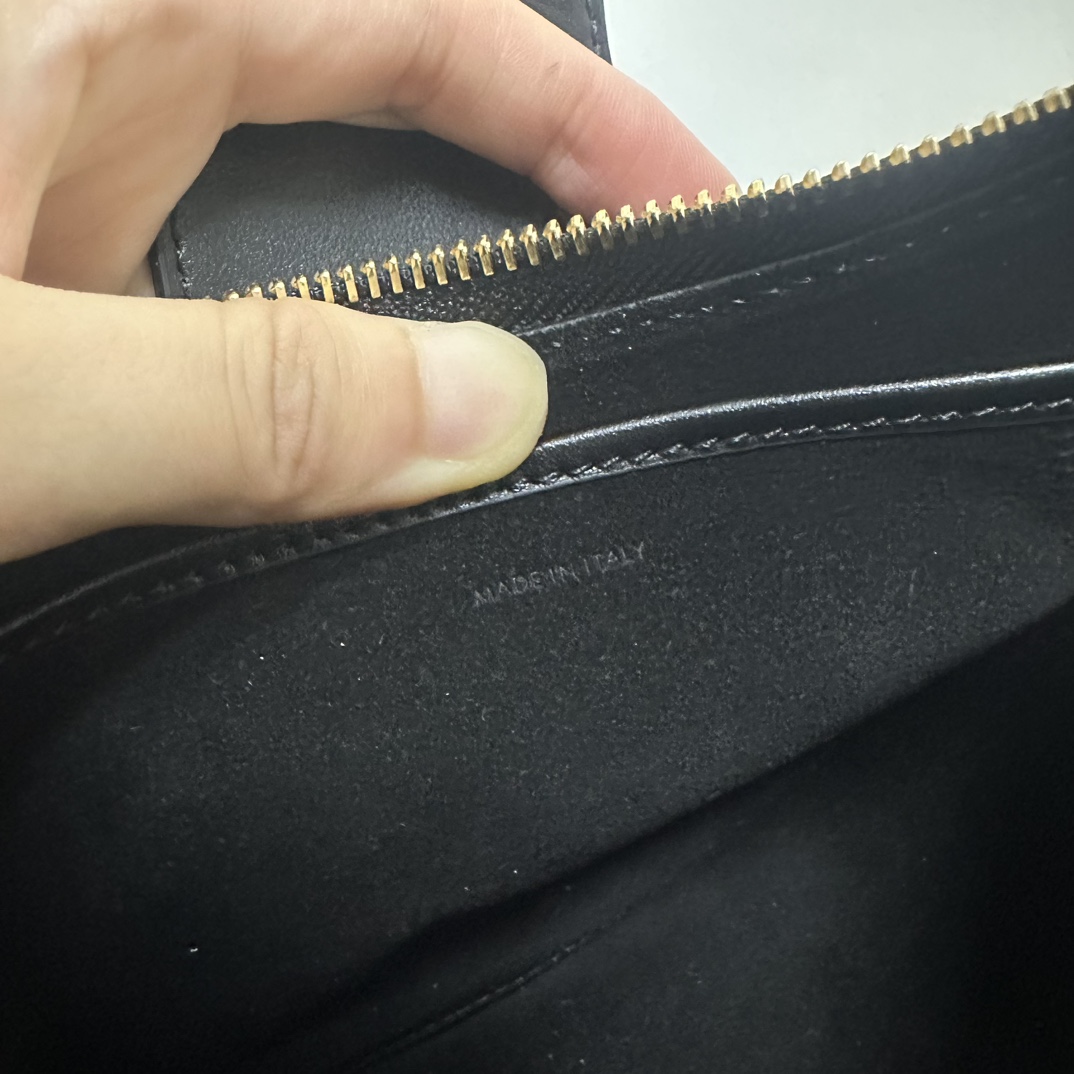 Bagsaaa Ce1i*e Medium Ava Triomphe Bag In Smooth Calfskin Black - 24.5 x 17 x 9 CM