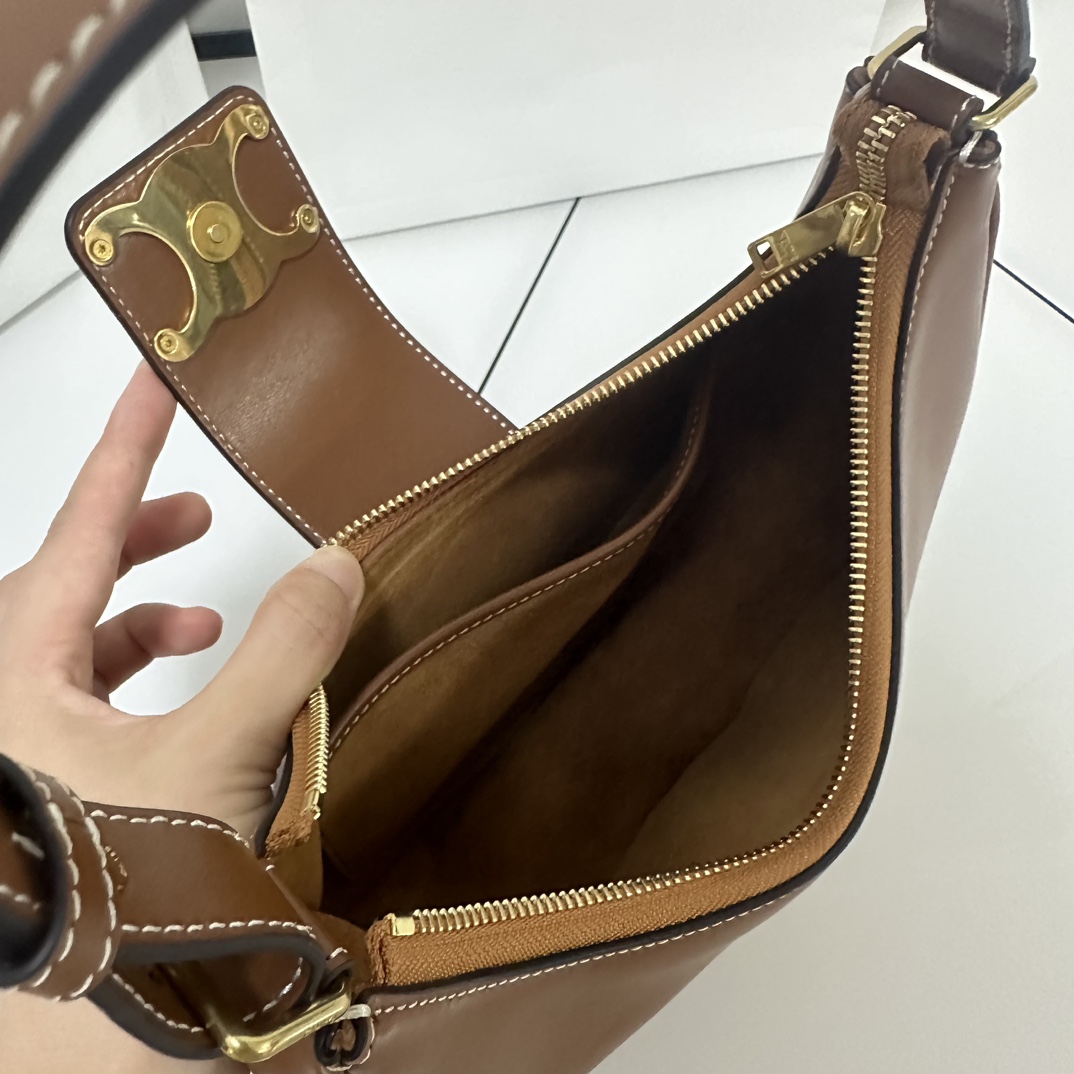 Bagsaaa Ce1i*e Medium Ava Triomphe Bag In Smooth Calfskin Brown - 24.5 x 17 x 9 CM