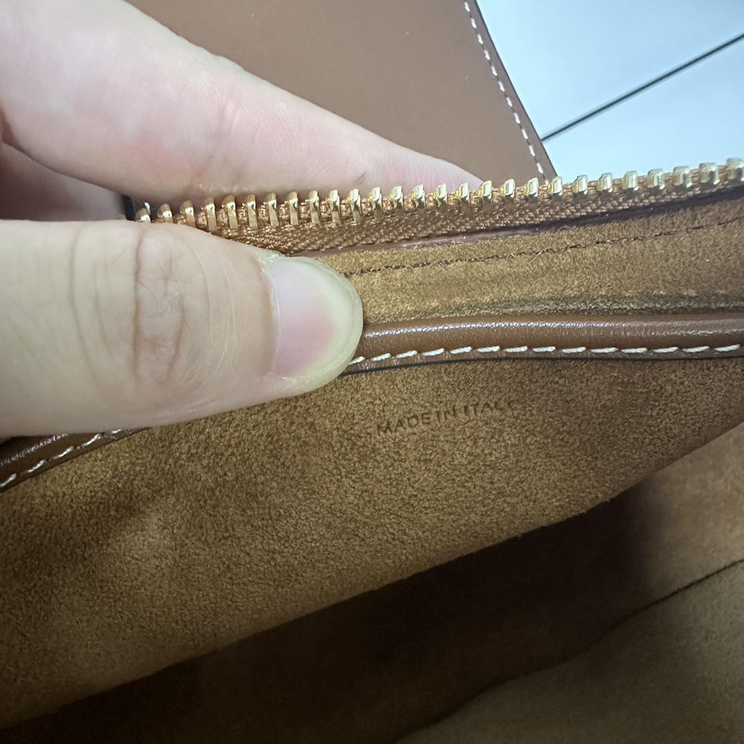 Bagsaaa Ce1i*e Medium Ava Triomphe Bag In Smooth Calfskin Brown - 24.5 x 17 x 9 CM