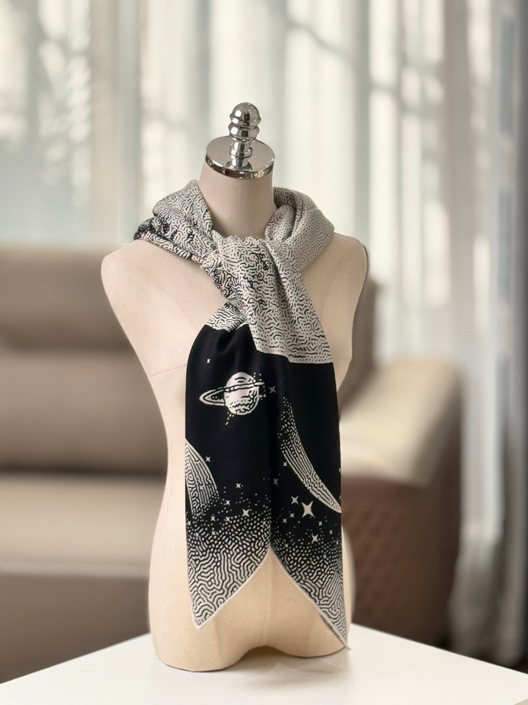 Bagsaaa H**me5 Scarf - 140x140cm
