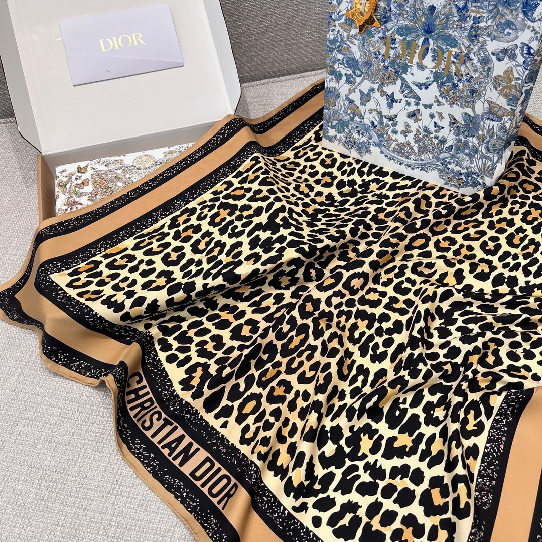 Bagsaaa D10r Scarf - 90x90 cm