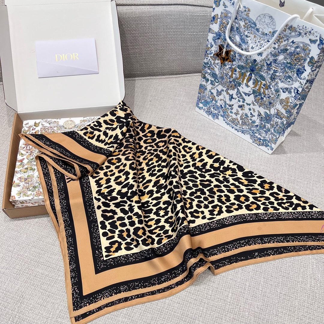 Bagsaaa D10r Scarf - 90x90 cm
