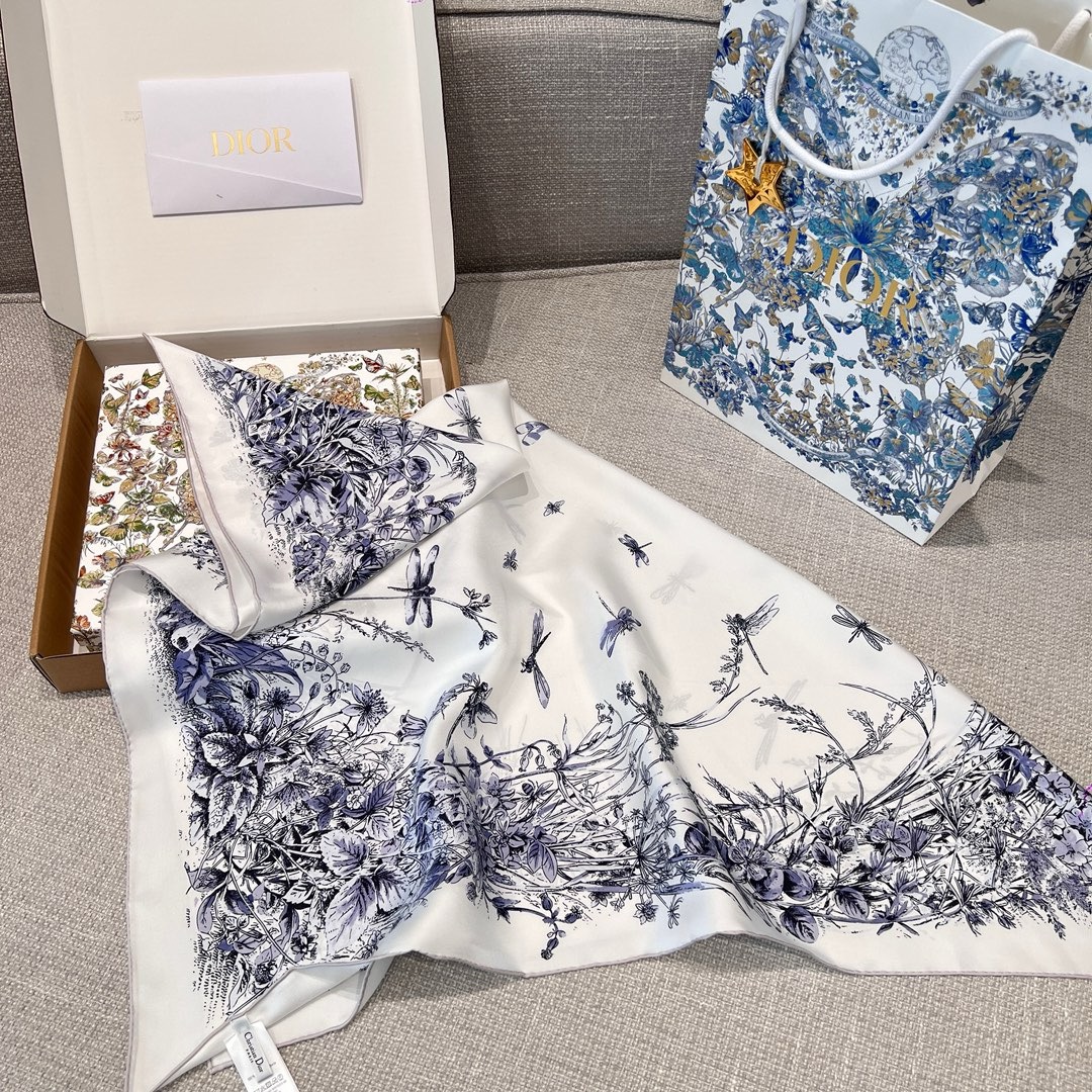 Bagsaaa D10r Scarf 01 - 90x90 cm