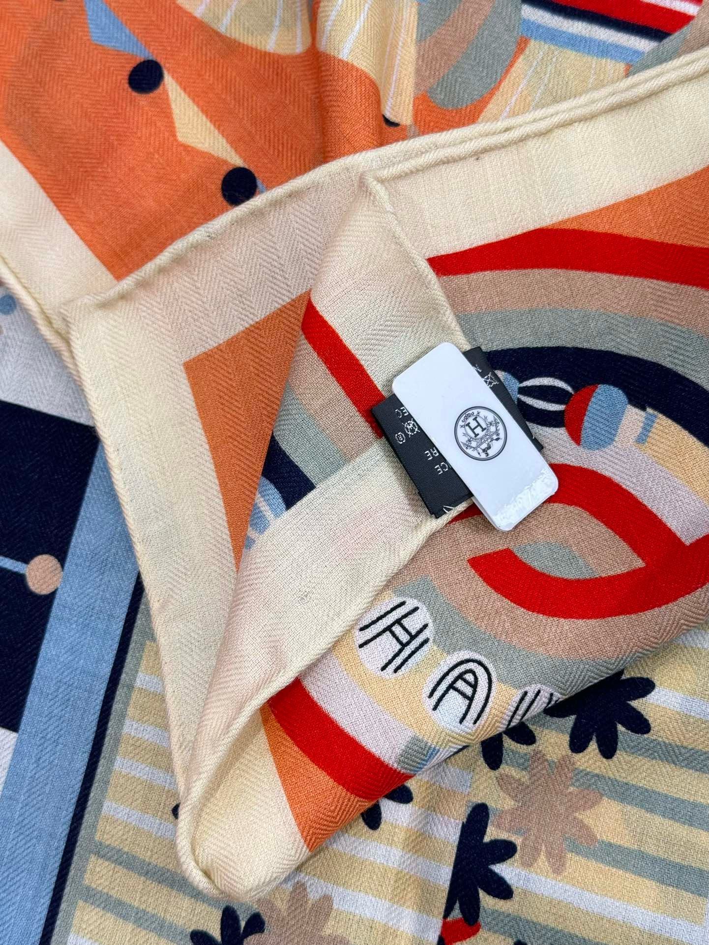 Bagsaaa H**me5 Scarf - 140x140 cm