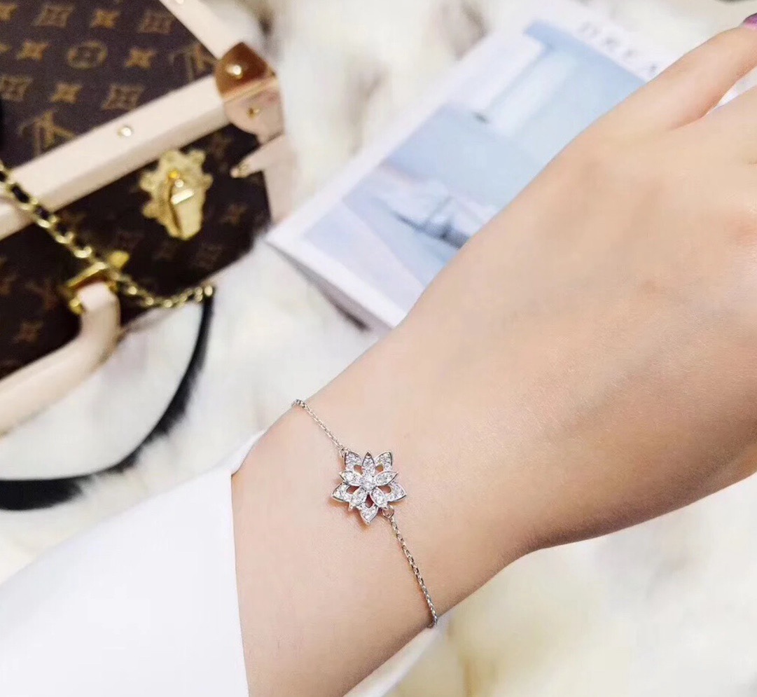 Bagsaaa VCA Lotus Bracelet