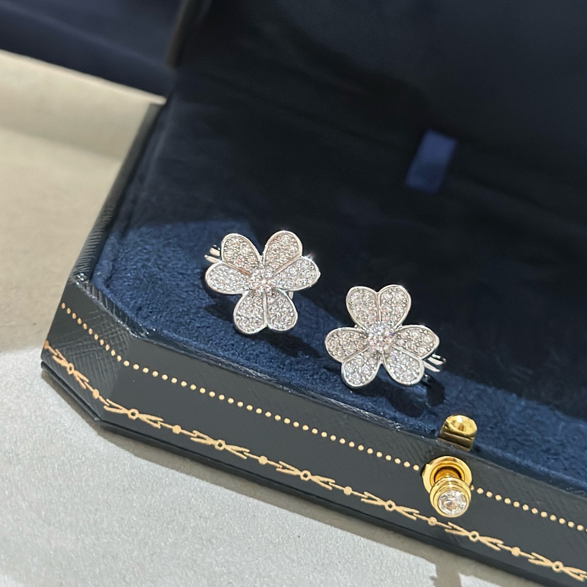 Bagsaaa VCA Earrings 02