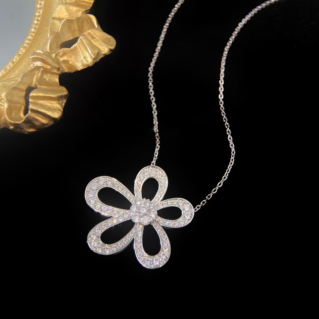 Bagsaaa VCA Necklace 03