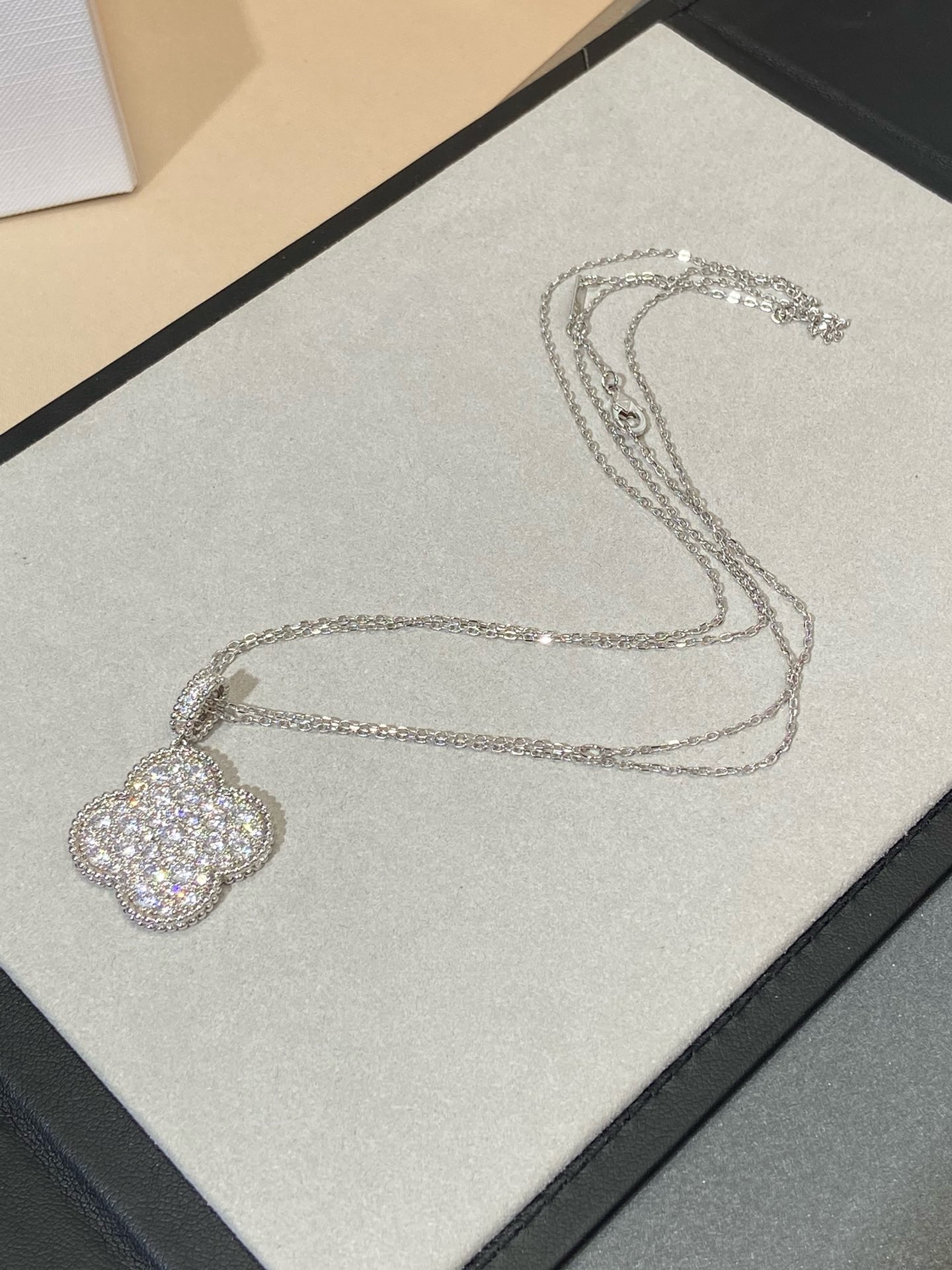 Bagsaaa VCA Necklace 05