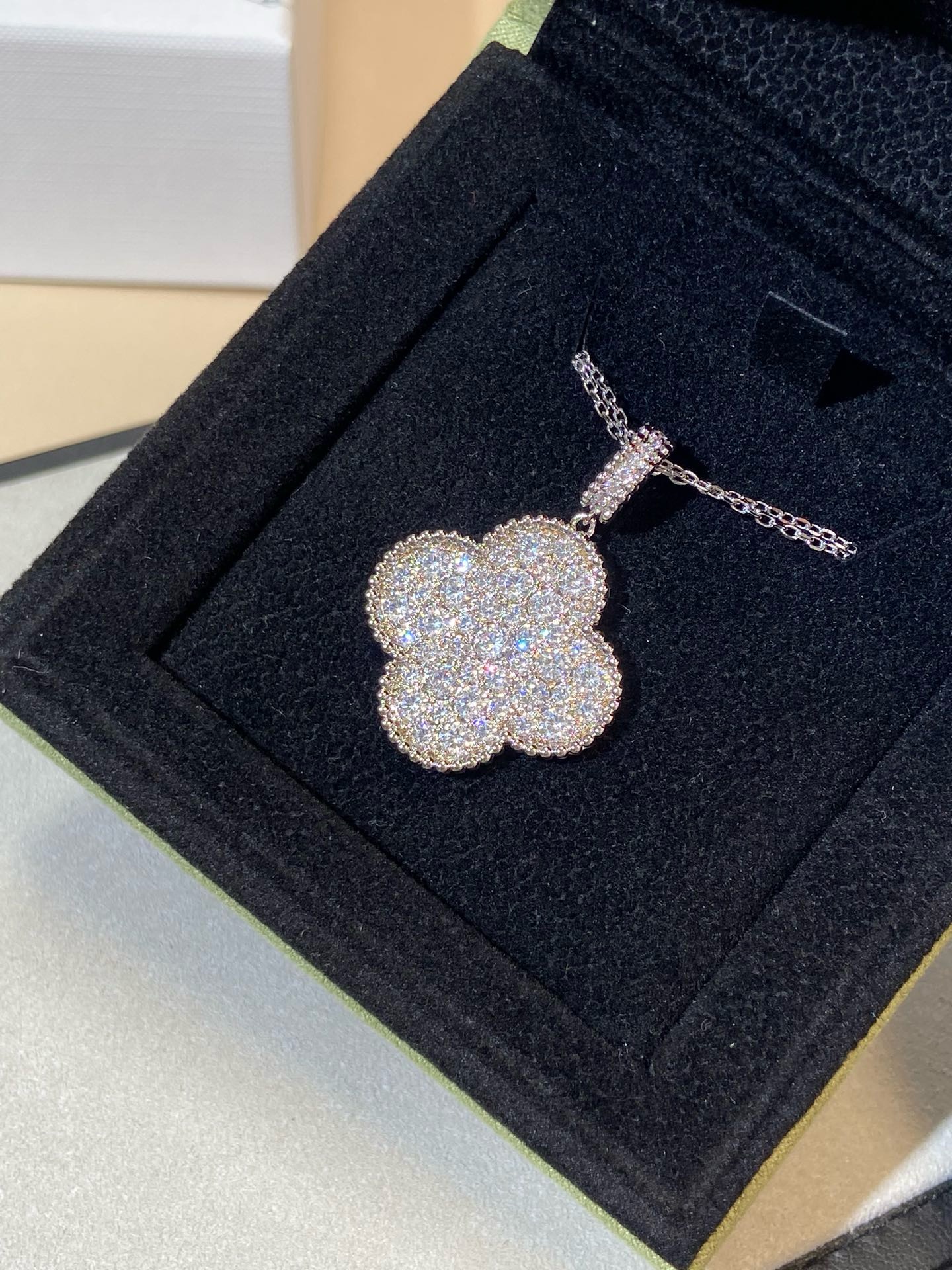 Bagsaaa VCA Necklace 05