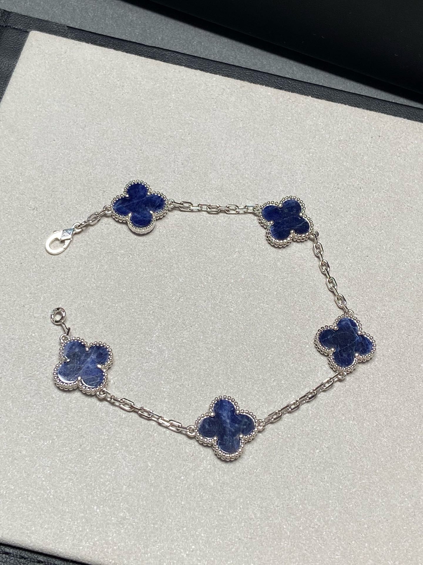 Bagsaaa VCA Bracelet 03
